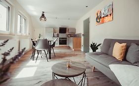 Exklusive Ferienwohnung An Der Mosel - Top Ausstattung - Dachterrasse - E-Ladestation - Netflix